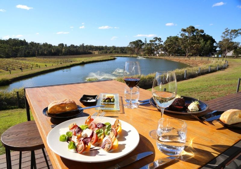 Dine in the Wild: Restaurants Located in Stunning Natural Settings
